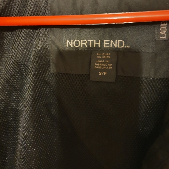 North End Raincoat - Picture 3 of 7